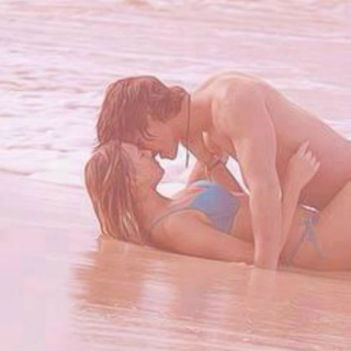 Kissing Harry in the Sand (◠⌣◠)
