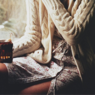 Winter, sweater and tea 