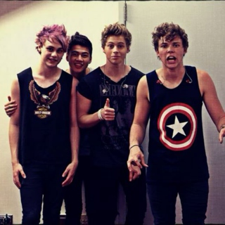 backstage with 5sos