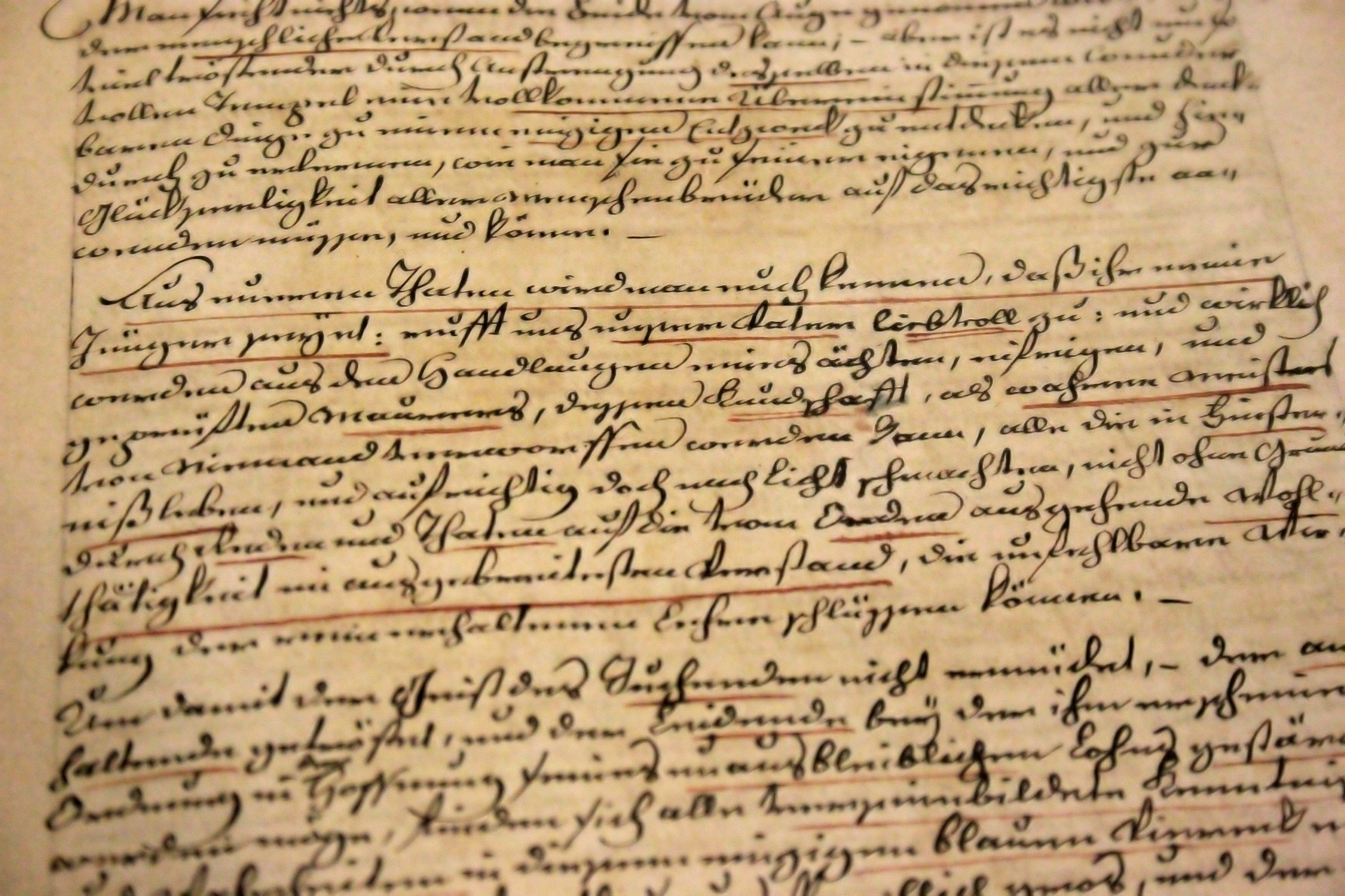 Лист бумаги с рукописным текстом