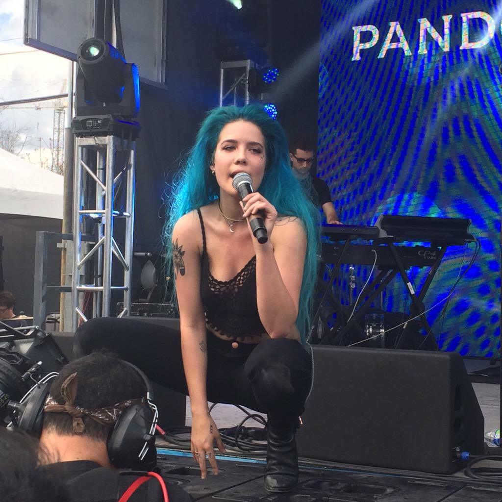 8tracks radio | halsey live/acoustic (8 songs) | free and music playlist1024 x 1024
