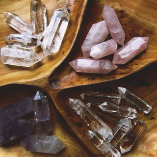 Books and Crystals ☾★☽
