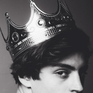 to be a king and wear a crown