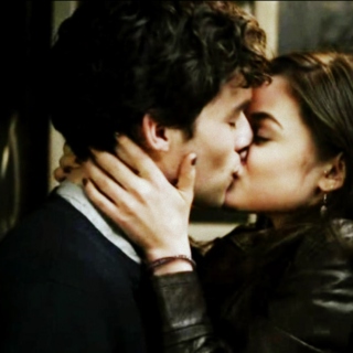 Kisses of Aria and Ezra <3