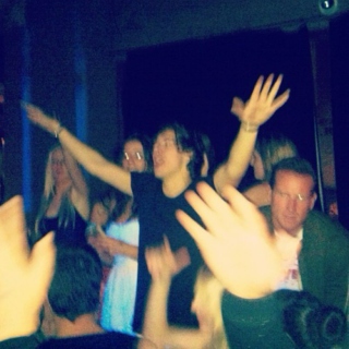 Clubbing with Harry (◕‿◕✿)