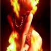 Адская блондинка дрочит свою огненную расщелину