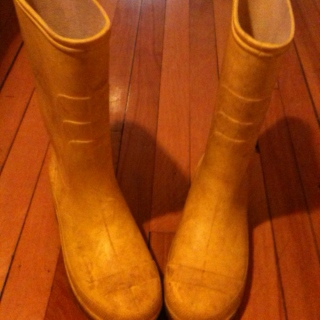Mujercita! Me and your boots miss you, come home please!