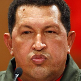 Musiquita del iPod engastado con Swarovski del Presidente Hugo Rafael Chávez Frías después de desayunarse con Special K antes de salir al gym a hacer un poquito de spinning y pilates