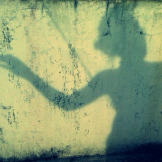 Look at the shadow, i'm dancing for my sorrow!