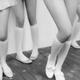 Las chicas modernas (enseñan las piernas)