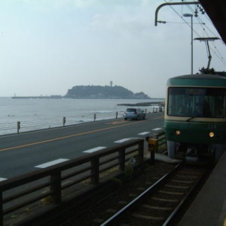 Get off Enoden train at Kamakura high school station