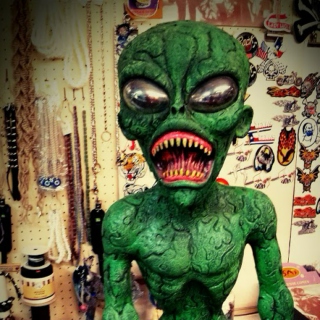 Alien At The Flea Market!