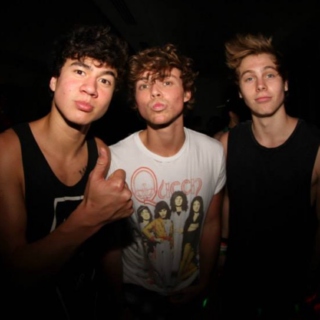 party with 5sos