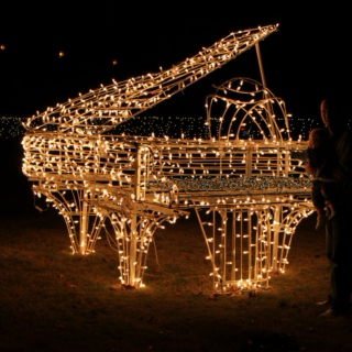 A Piano By The Christmas Tree