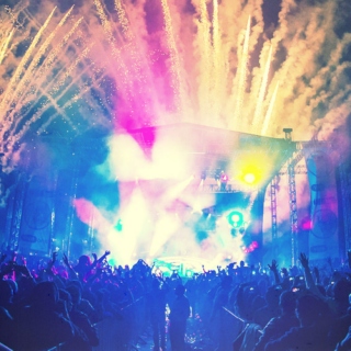 ✌ rave is king ✌
