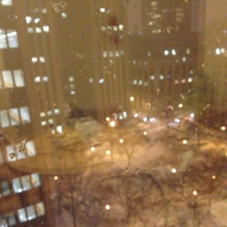 snow falls on new york