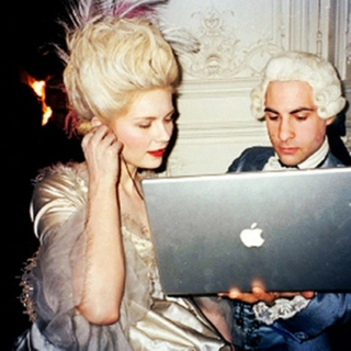 marie antoinette and a macbook