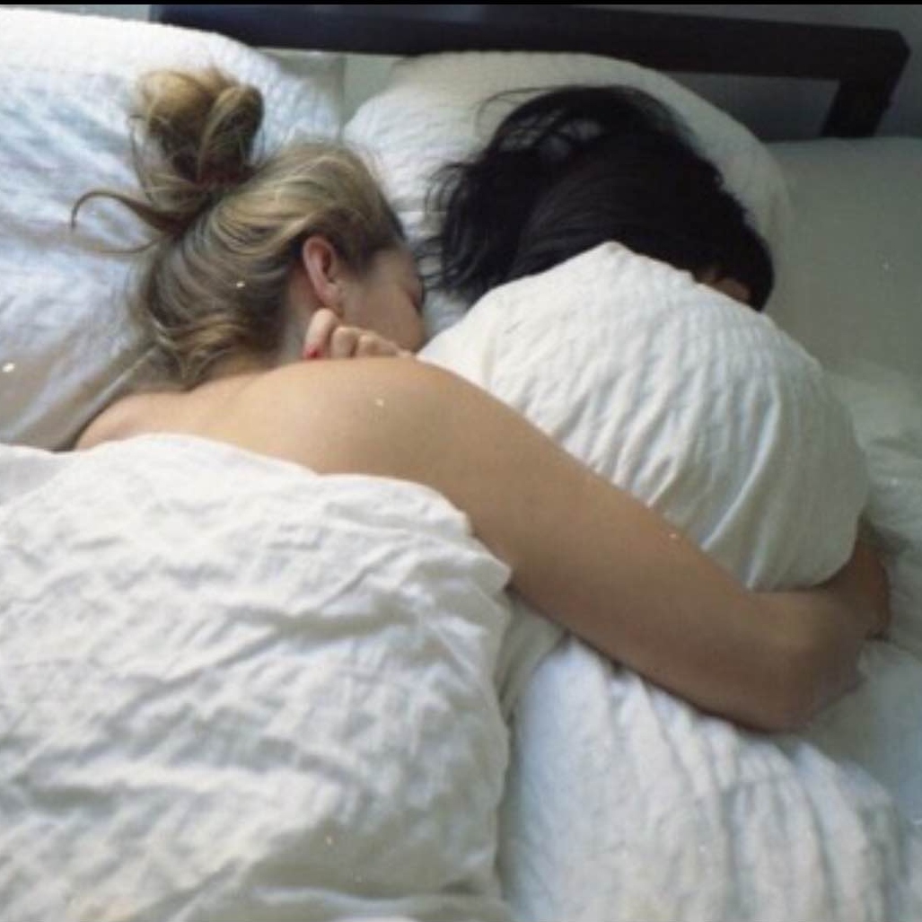 сплю с сестрой на одной кровати