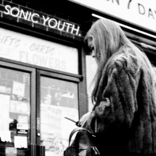 SONIC YOUTH.