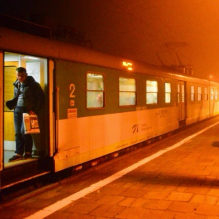 *Ride the train through the misty nighttime