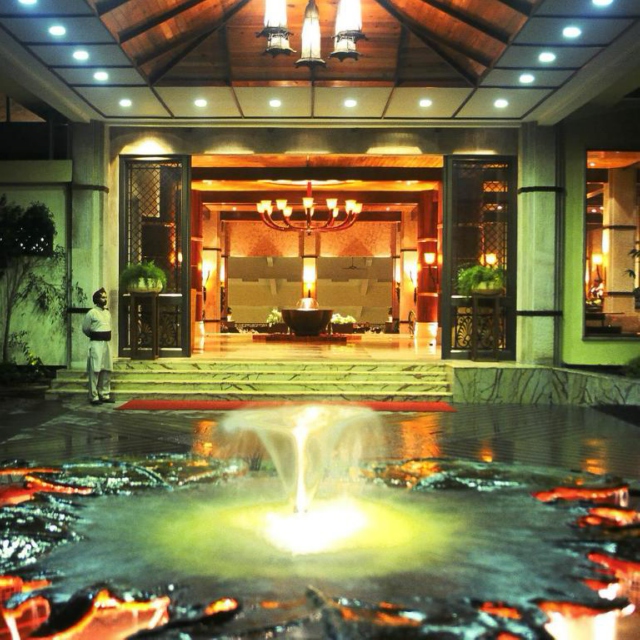 Fariyas Hotels in Mumbai: 4 Star Luxury Business Hotel in South Mumbai